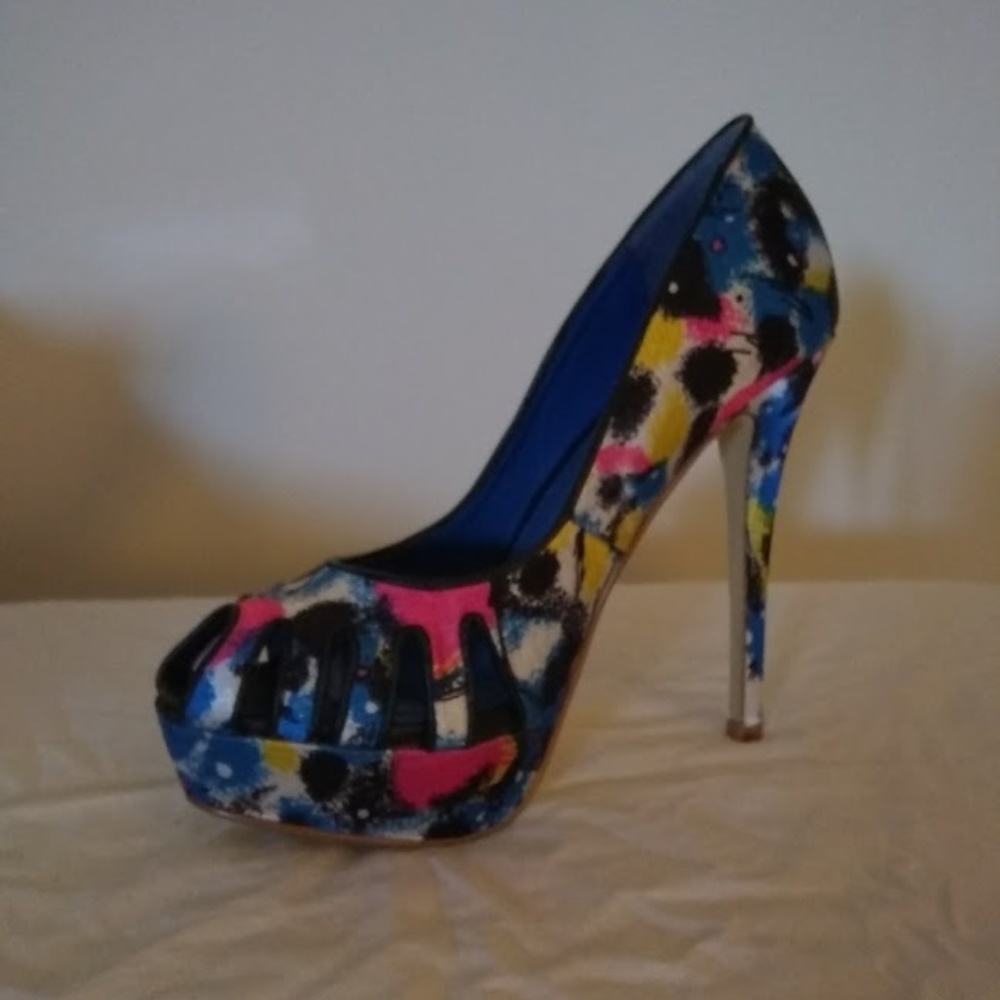 Shoes - Picture 4 of 5